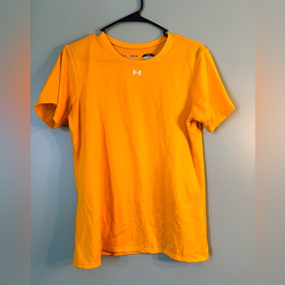 Women’s, Under Armor, loose fit, shirt , size medium. - Picture 1 of 3